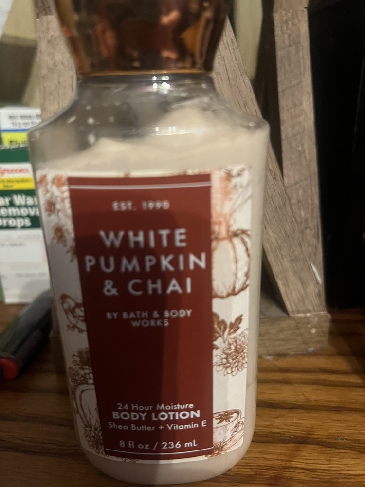 White Pumpkin And Chai Bath & Body Works Lotion 8 Oz SEE PHOTOS