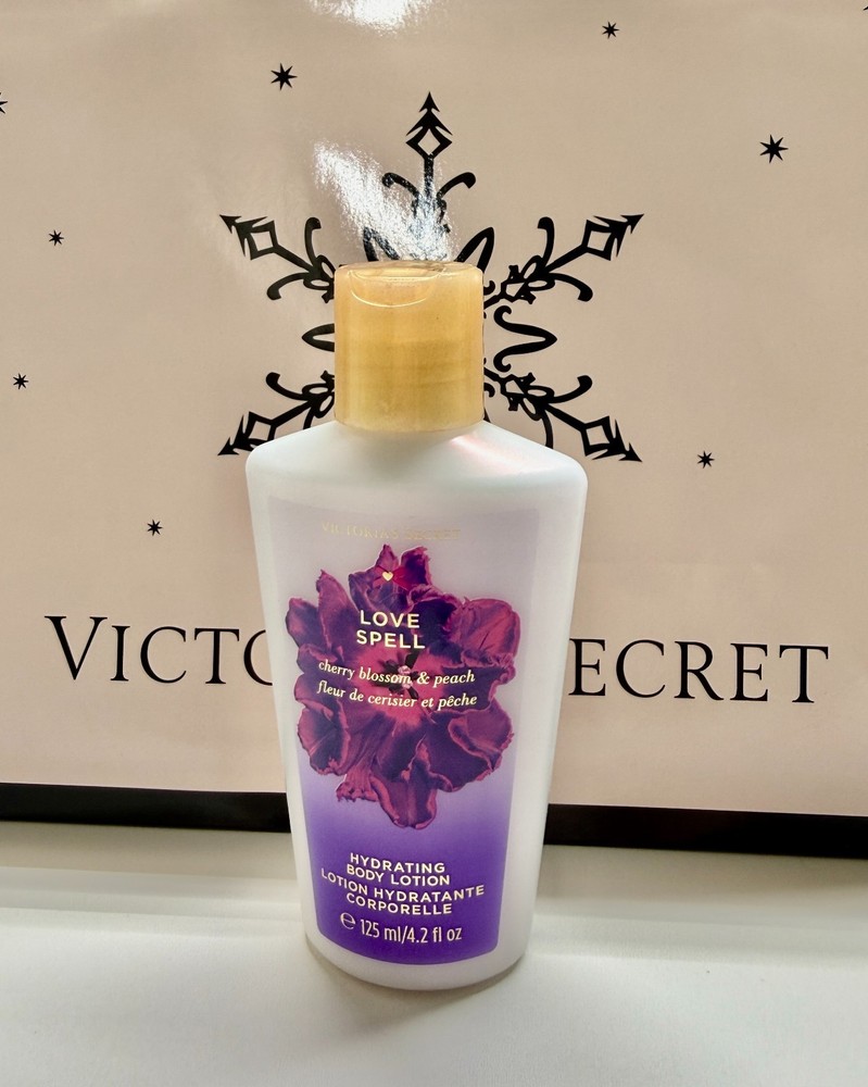 Victoria’s Secret Love Spell Hydrating Body Lotion 4.2 fl oz Retired Rare