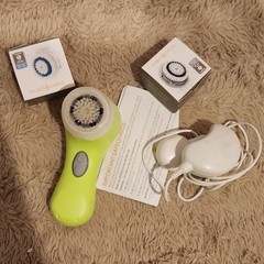 Clarisonic Mia 2 Electric Facial Brush Green/White w/ Charger & Brush Heads