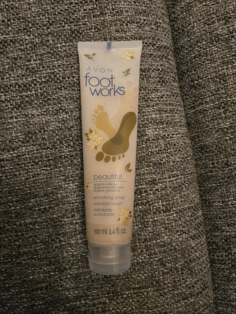 AVON Foot Works Beautiful Ginger & White Tea Smoothing Scrub (3.4 floz) – SEALED